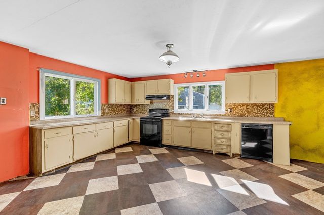 402 Beechwood St., Cohasset, MA 02025