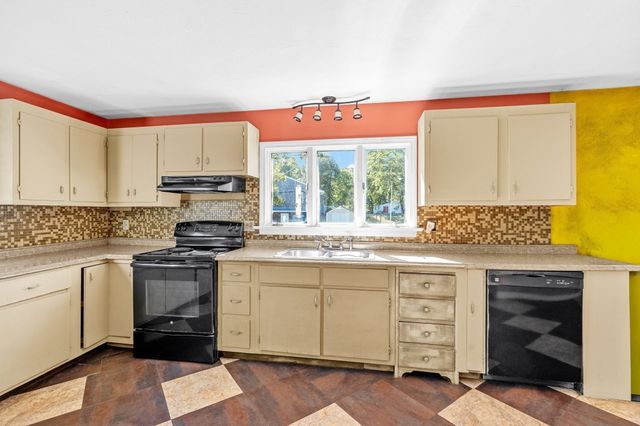 402 Beechwood St., Cohasset, MA 02025