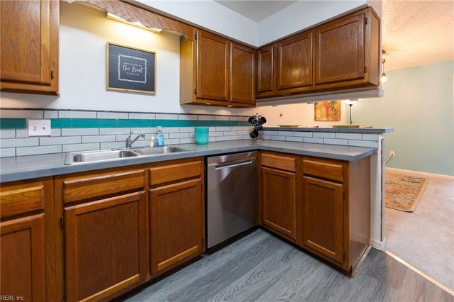77 Cooper DR, Portsmouth, VA 23702