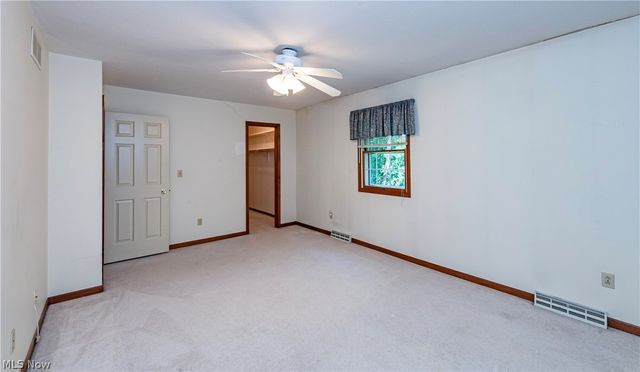 587 Red Rock Drive, Wadsworth, OH 44281