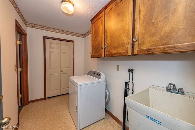 587 Red Rock Drive, Wadsworth, OH 44281
