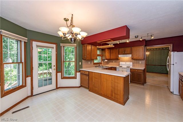 587 Red Rock Drive, Wadsworth, OH 44281