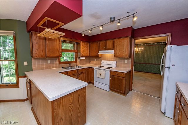 587 Red Rock Drive, Wadsworth, OH 44281
