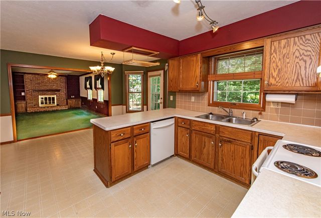 587 Red Rock Drive, Wadsworth, OH 44281