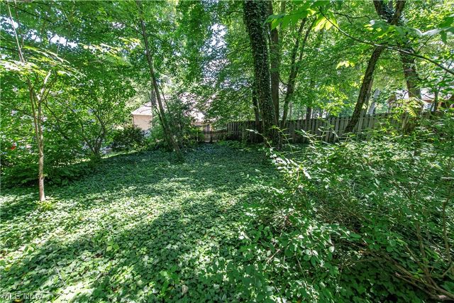 587 Red Rock Drive, Wadsworth, OH 44281