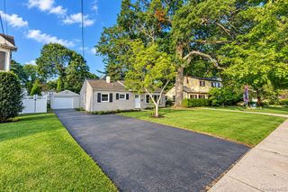 7 Surrey Road, Massapequa, NY 11758