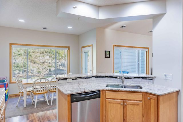 1427 Ravoux Lane, Chaska, MN 55318