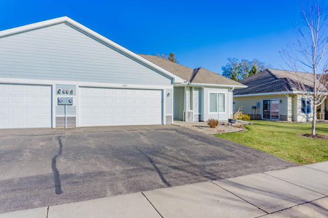 1427 Ravoux Lane, Chaska, MN 55318