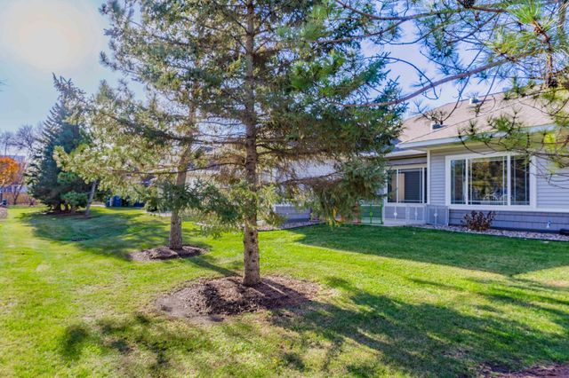 1427 Ravoux Lane, Chaska, MN 55318