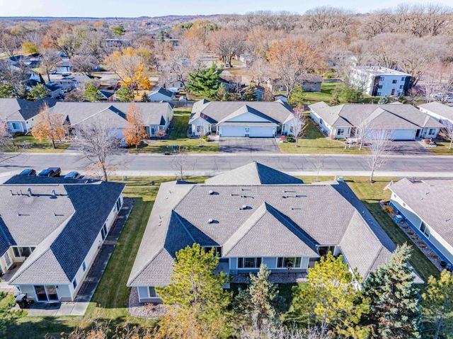 1427 Ravoux Lane, Chaska, MN 55318