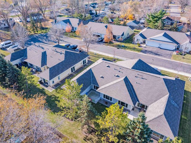 1427 Ravoux Lane, Chaska, MN 55318