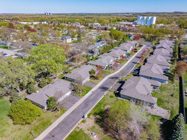 1427 Ravoux Lane, Chaska, MN 55318