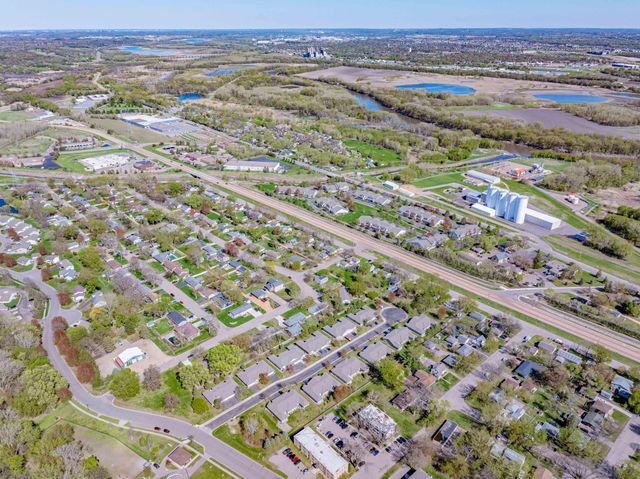 1427 Ravoux Lane, Chaska, MN 55318