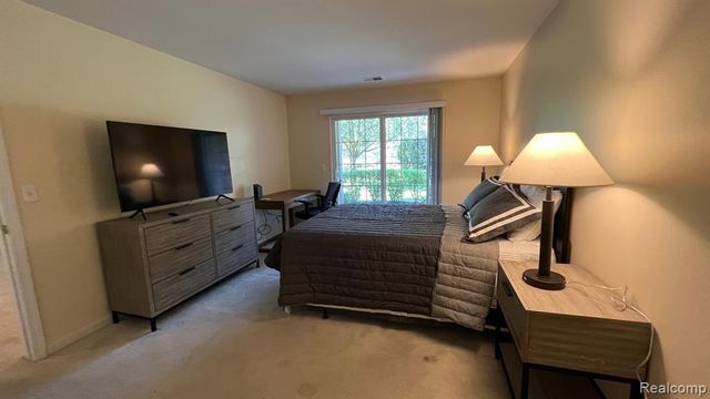 5346 Brookemonte Circle, Rochester, MI 48306