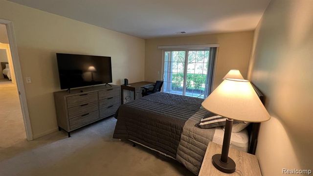 5346 Brookemonte Circle, Rochester, MI 48306