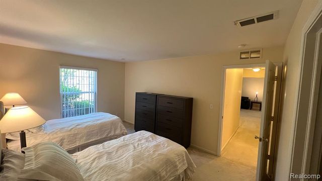 5346 Brookemonte Circle, Rochester, MI 48306