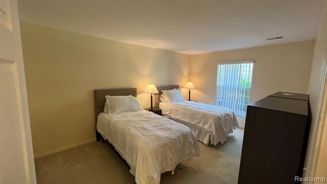 5346 Brookemonte Circle, Rochester, MI 48306