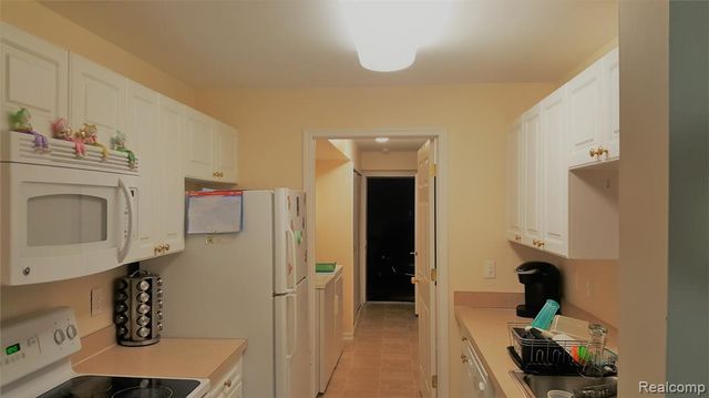 5346 Brookemonte Circle, Rochester, MI 48306