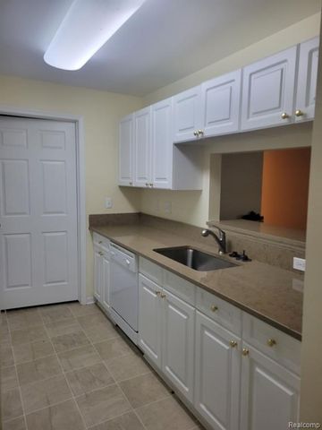 5346 Brookemonte Circle, Rochester, MI 48306