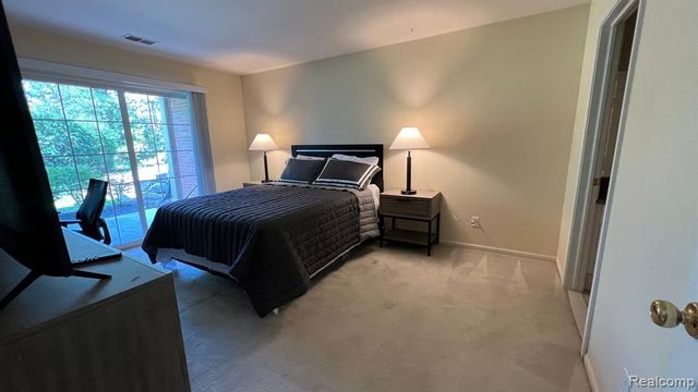 5346 Brookemonte Circle, Rochester, MI 48306