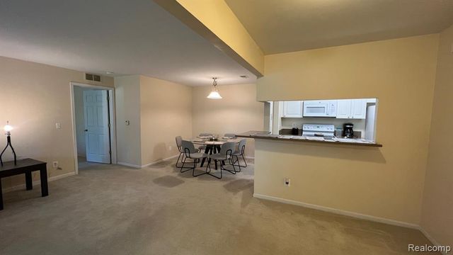 5346 Brookemonte Circle, Rochester, MI 48306