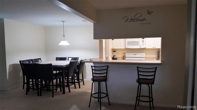 5346 Brookemonte Circle, Rochester, MI 48306