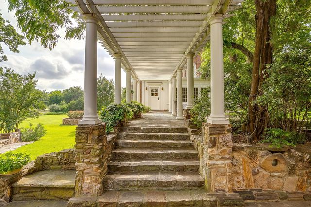 100 W Cypress Street, Cross Plains, TX 76443