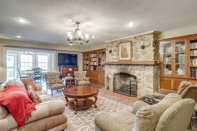 100 W Cypress Street, Cross Plains, TX 76443