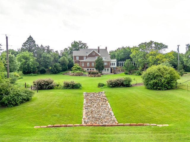 100 W Cypress Street, Cross Plains, TX 76443