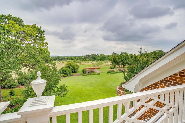 100 W Cypress Street, Cross Plains, TX 76443
