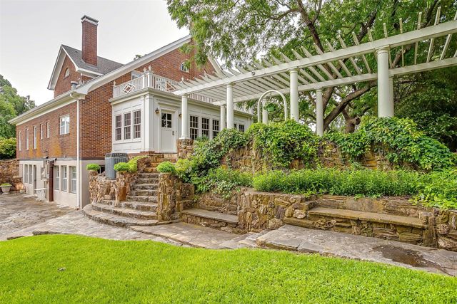 100 W Cypress Street, Cross Plains, TX 76443