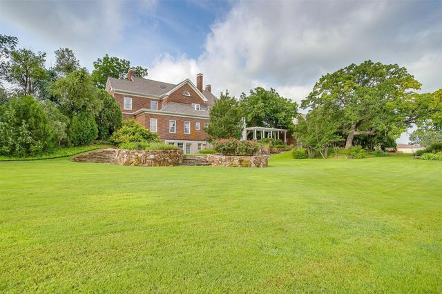 100 W Cypress Street, Cross Plains, TX 76443