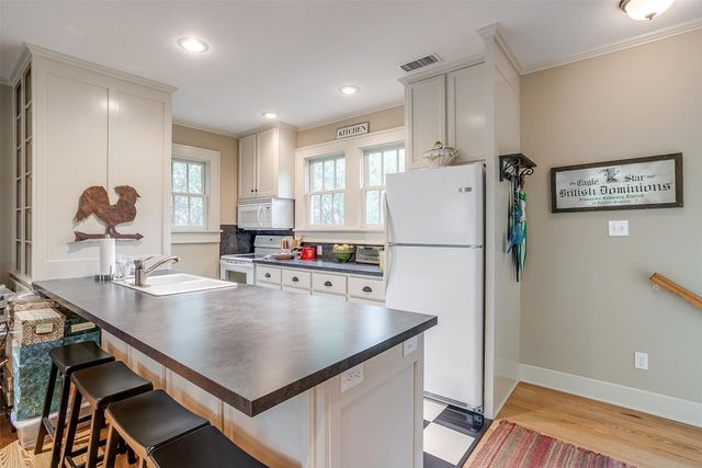 100 W Cypress Street, Cross Plains, TX 76443