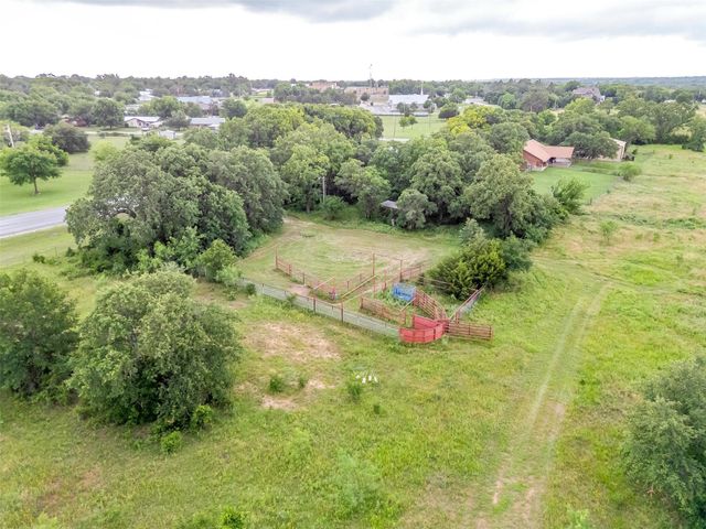 100 W Cypress Street, Cross Plains, TX 76443