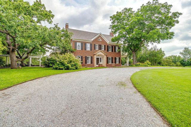 100 W Cypress Street, Cross Plains, TX 76443