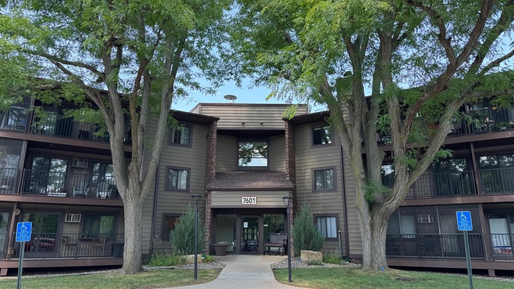 7601 W 101st Street 114, Bloomington, MN 55438 — exterior