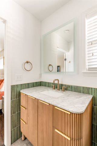 6838 Winchester Street, Dallas, TX 75231