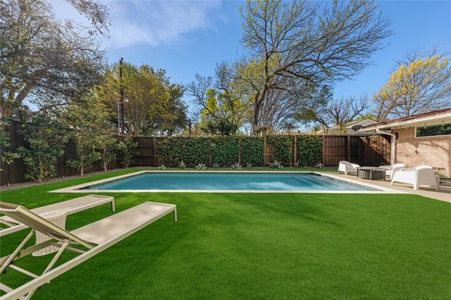 6838 Winchester Street, Dallas, TX 75231