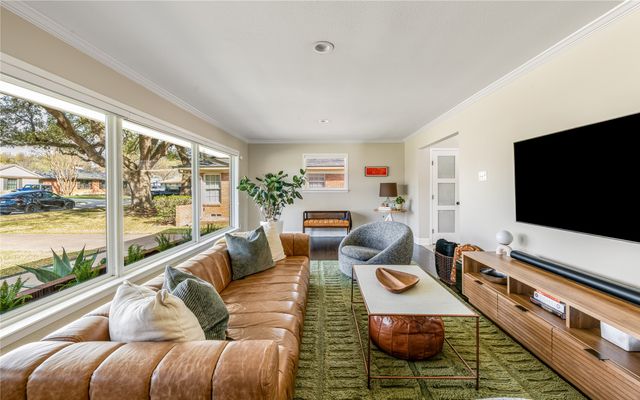 6838 Winchester Street, Dallas, TX 75231