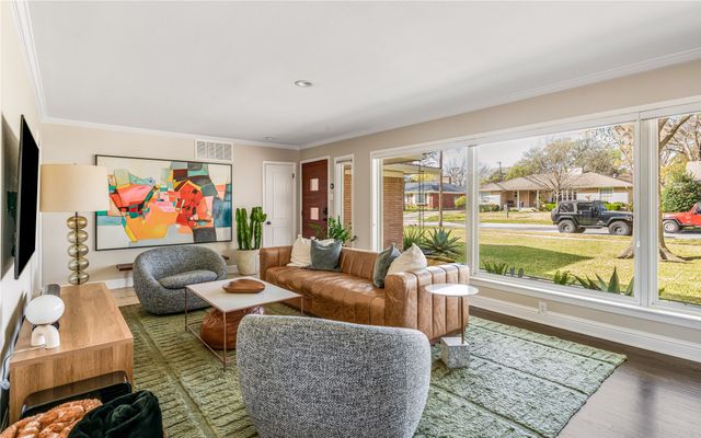 6838 Winchester Street, Dallas, TX 75231