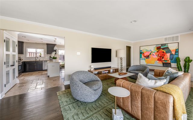 6838 Winchester Street, Dallas, TX 75231