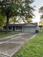 6008 Farley Avenue, Raytown, MO 64133