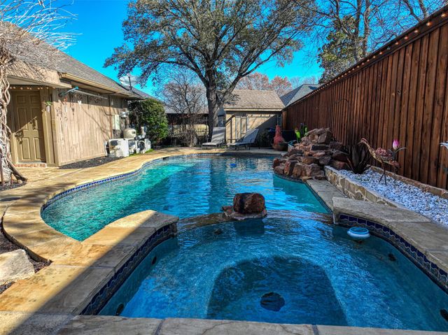 1624 S 5th Street, Midlothian, TX 76065