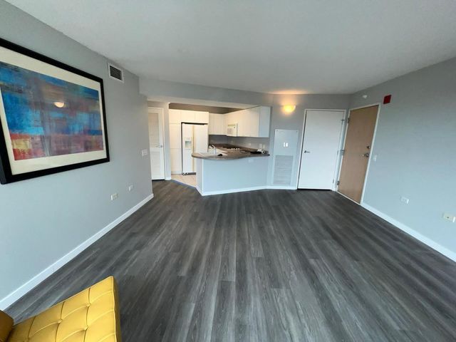 1720 MAPLE Avenue 2470, Evanston, IL 60201