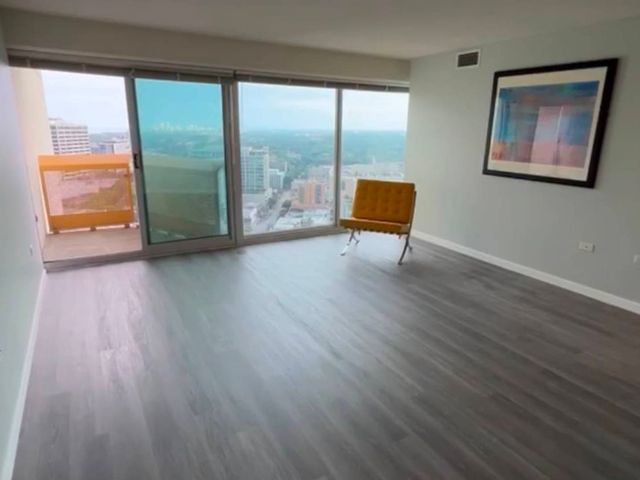 1720 MAPLE Avenue 2470, Evanston, IL 60201
