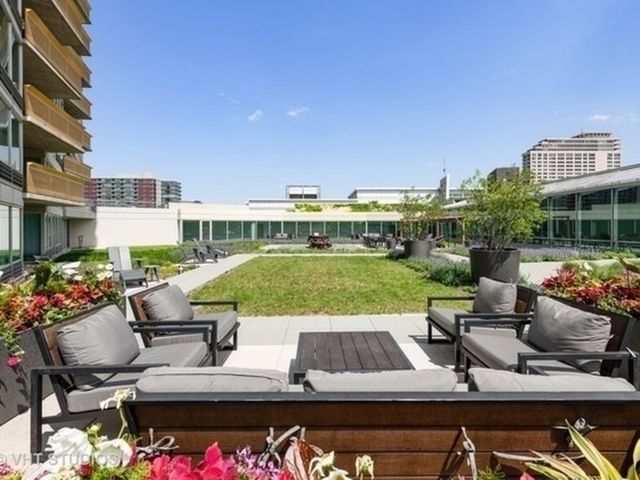1720 MAPLE Avenue 2470, Evanston, IL 60201
