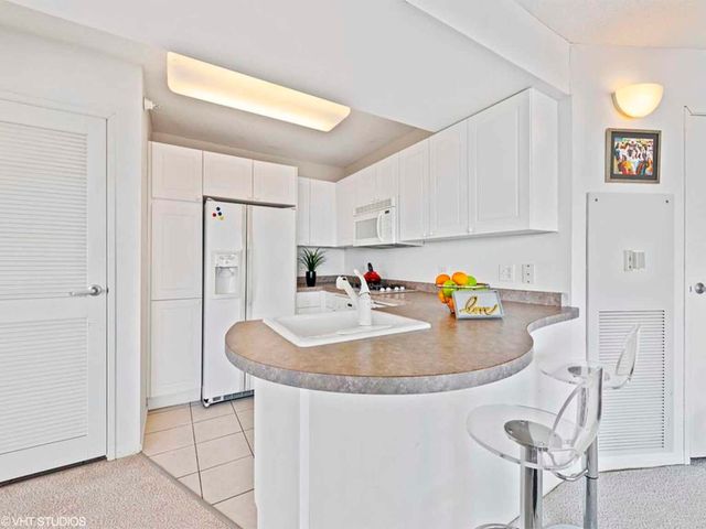 1720 MAPLE Avenue 2470, Evanston, IL 60201