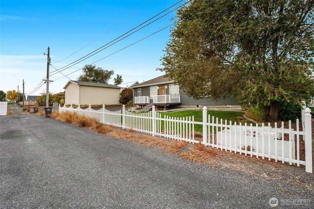 26 Ginkgo Street S, Soap Lake, WA 98851