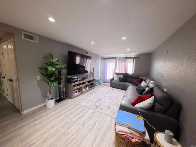 289 Stage Coach Rd, Oceanside, CA 92057