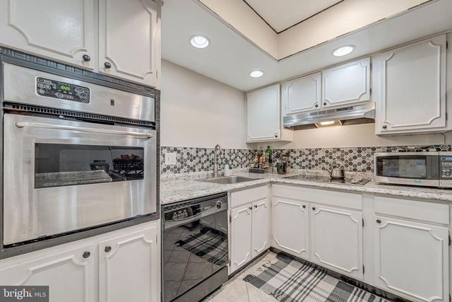 40 RITTENHOUSE DR, Willingboro, NJ 08046